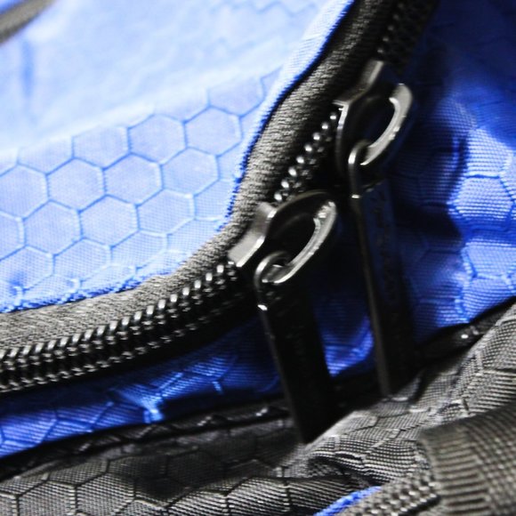 Under Armour Bag - Picture 7 of 8